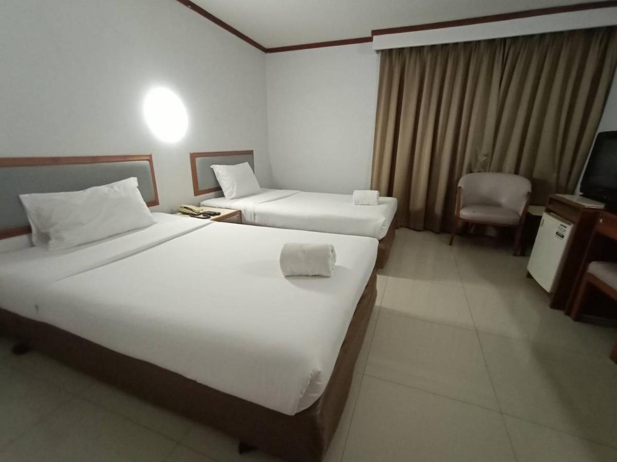 Friday Hotel Uttaradit Exterior foto