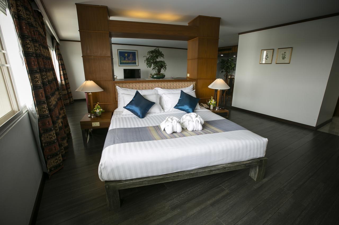 Friday Hotel Uttaradit Exterior foto