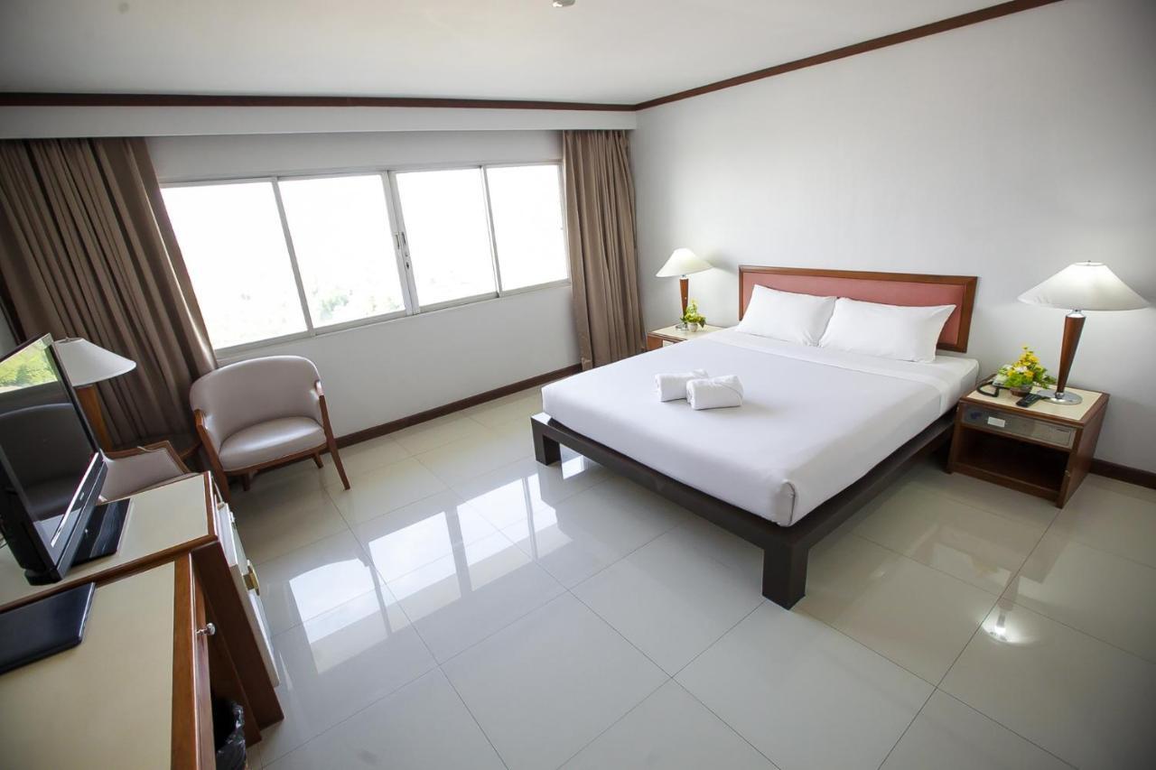 Friday Hotel Uttaradit Exterior foto