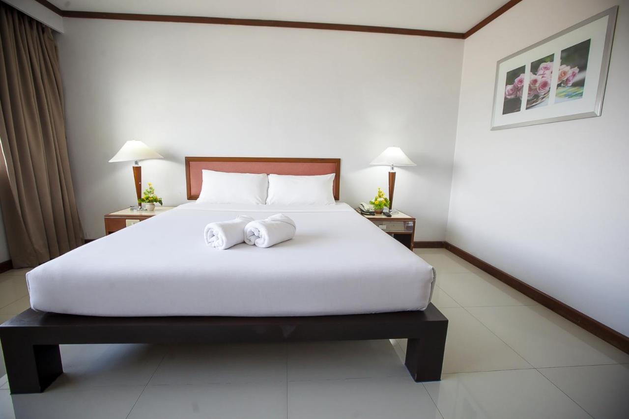 Friday Hotel Uttaradit Exterior foto